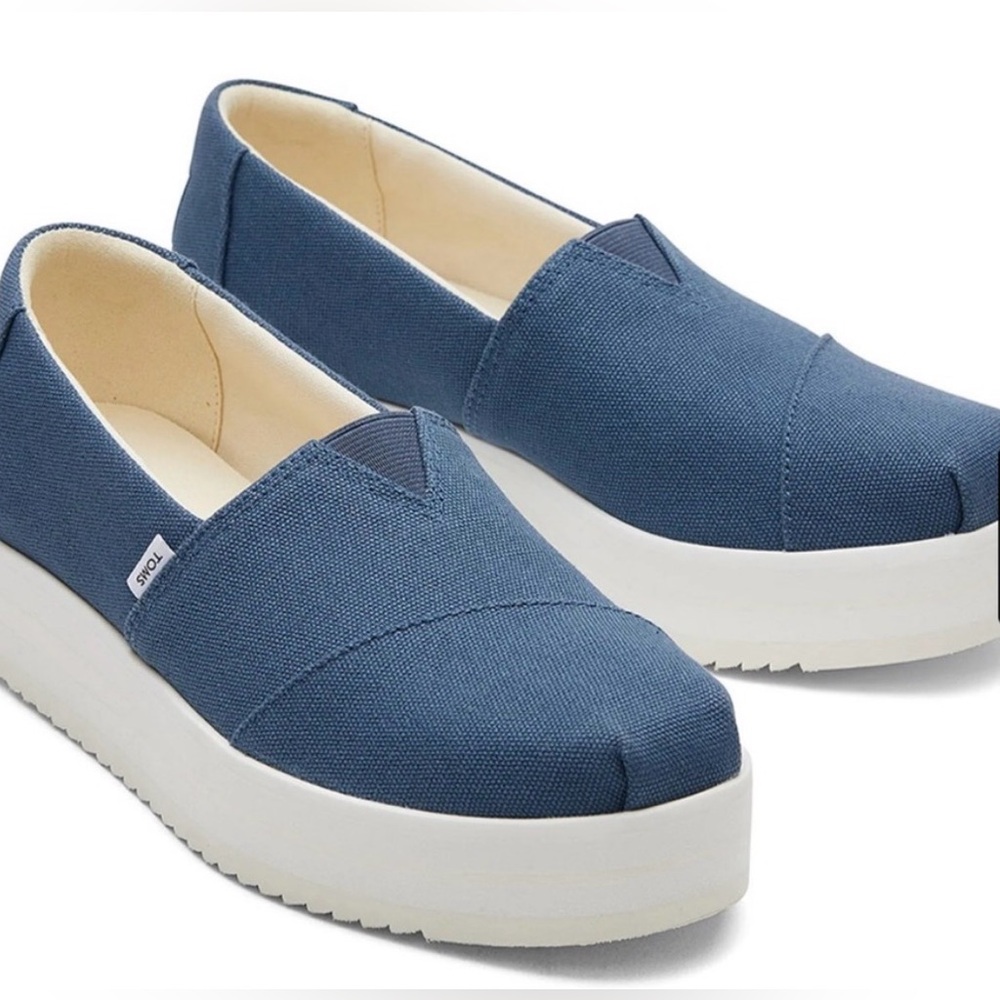 Women's Canvas Platform Blue Shoes TOMS size 9 1/2 NEW